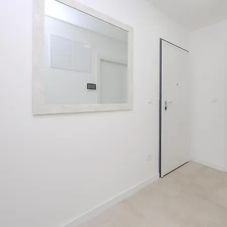 Apartment Gorgeous In With Kitchen Split