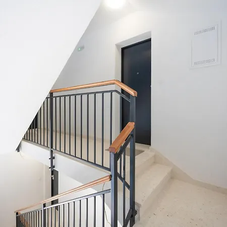 Stunning In With House Sea View Lägenhet