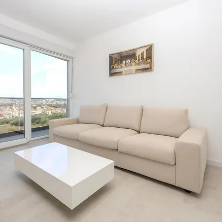 Lägenhet Stunning In With House Sea View