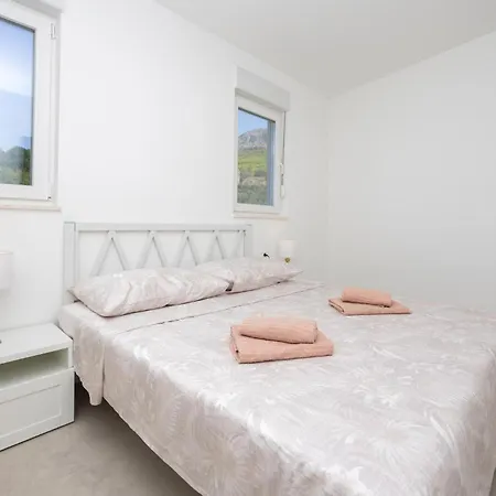 2 Bedroom Stunning In Appartement *