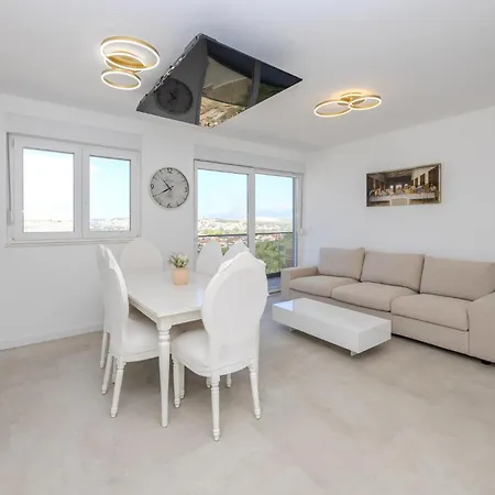 Gorgeous Apartment In Split With House Sea View